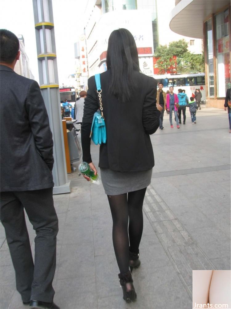 (Collection en ligne) Photographie de rue de diverses belles jambes et beautés: 24 (38p)