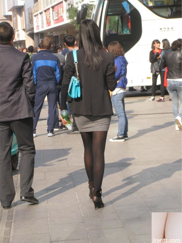 (Collection en ligne) Photographie de rue de diverses belles jambes et beautés: 24 (38p)