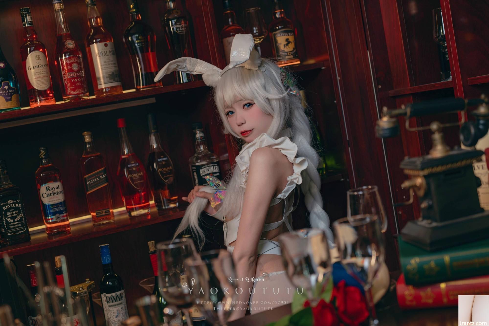 (Online -Sammlung) Sozialmädchen beißt einen Bissen des Kaninchengirls &#8222;Viral Bar&#8220; VIP Exclusive (42p)