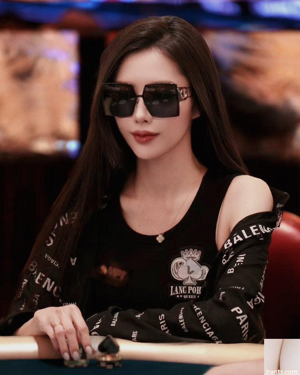 Nazik ve sevimli bir gülümseme &#8220;Xiang Ling Kelly&#8221; ilk görüşte hiçbir şeye düşmedi (10p)