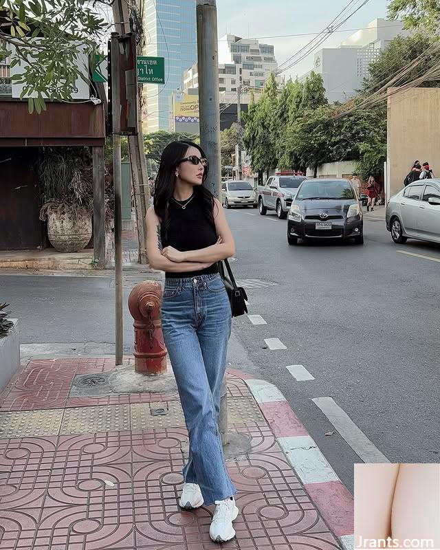 La petite sorcière « Hanjren724 » est douce et sexy (11p)