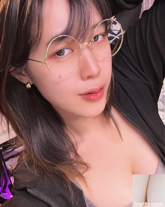 Sweet Facial Caractéristiques « Ji Jiamin » a une bonne figure qui ne peut pas être cachée (10p)