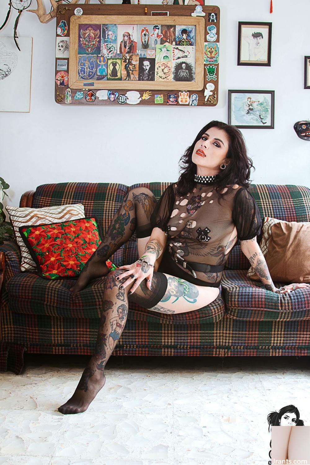 (Suicide Girls) 19 mai 2025 &#8211; Daphnep &#8211; Bright Darkness (59p)