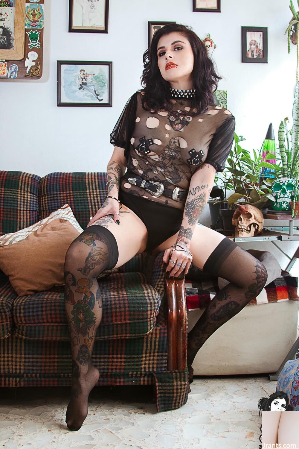 (Suicide Girls) 19 mai 2025 &#8211; Daphnep &#8211; Bright Darkness (59p)