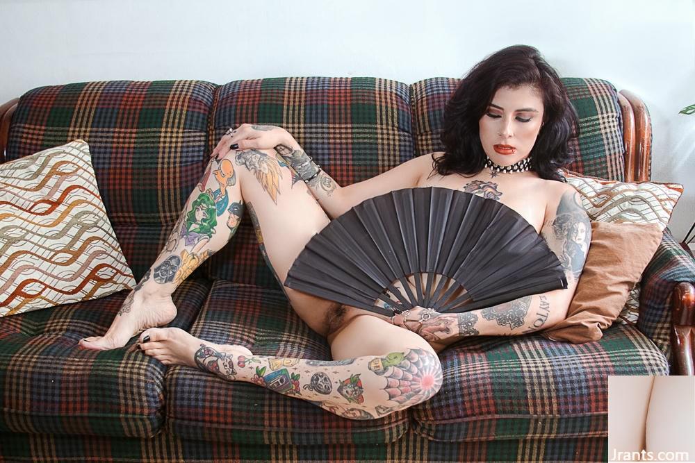 (Suicide Girls) 19 mai 2025 &#8211; Daphnep &#8211; Bright Darkness (59p)