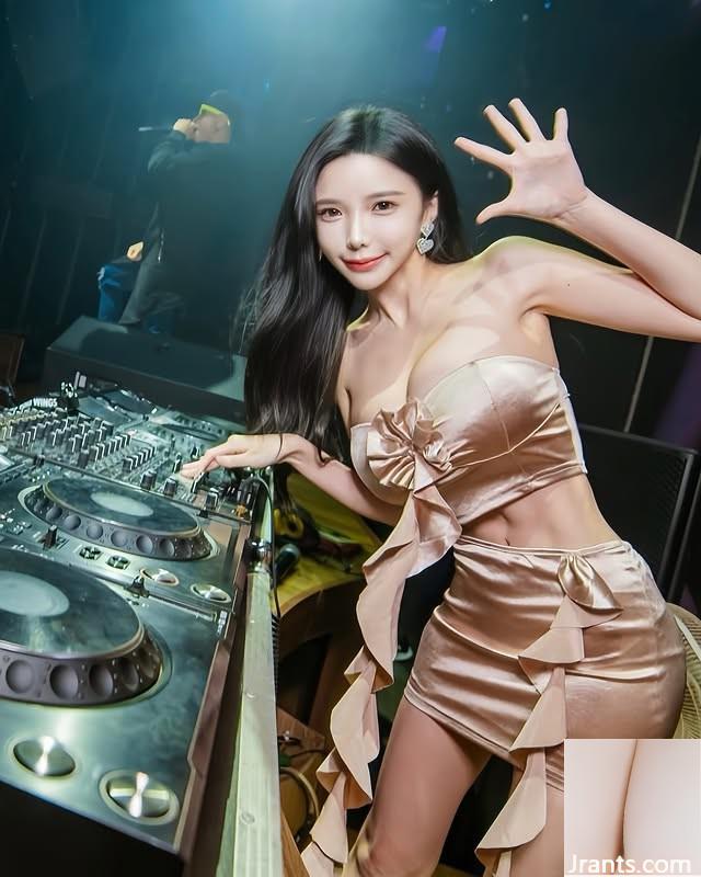 ملكة &#8220;Amber Na Blue Star Bree&#8221; تجعل الناس يريدون الاستسلام إلى قدميها (10p)