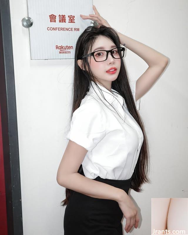 التشجيع &#8220;Yun Xi&#8221; لديه ابتسامة مشمسة ساحرة (10p)