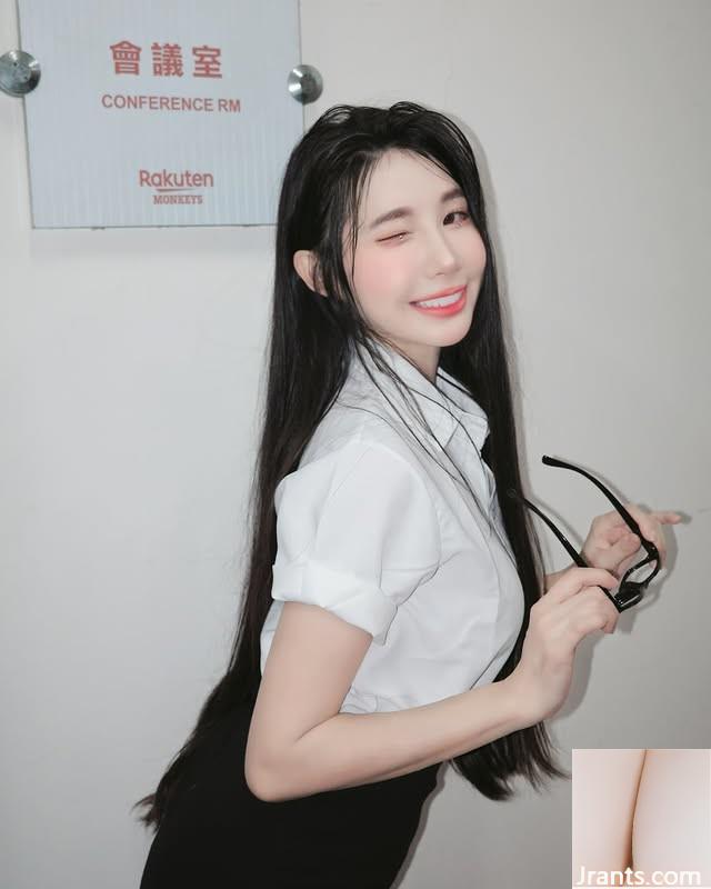 التشجيع &#8220;Yun Xi&#8221; لديه ابتسامة مشمسة ساحرة (10p)