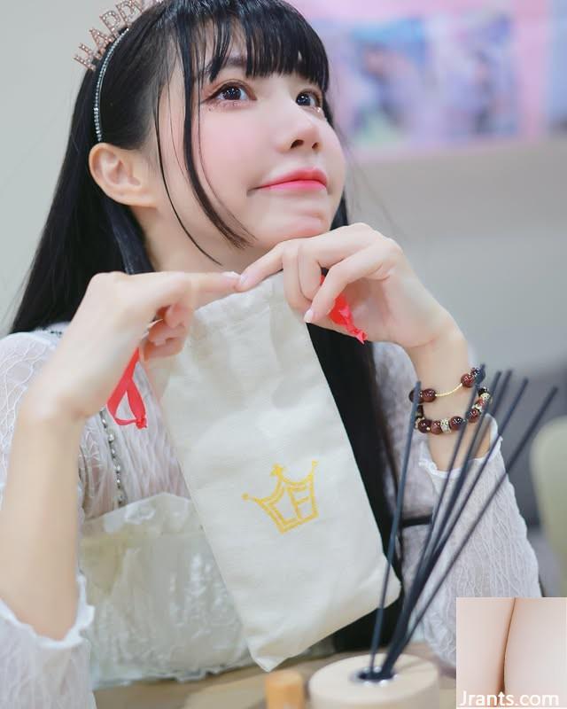 التشجيع &#8220;Yun Xi&#8221; لديه ابتسامة مشمسة ساحرة (10p)