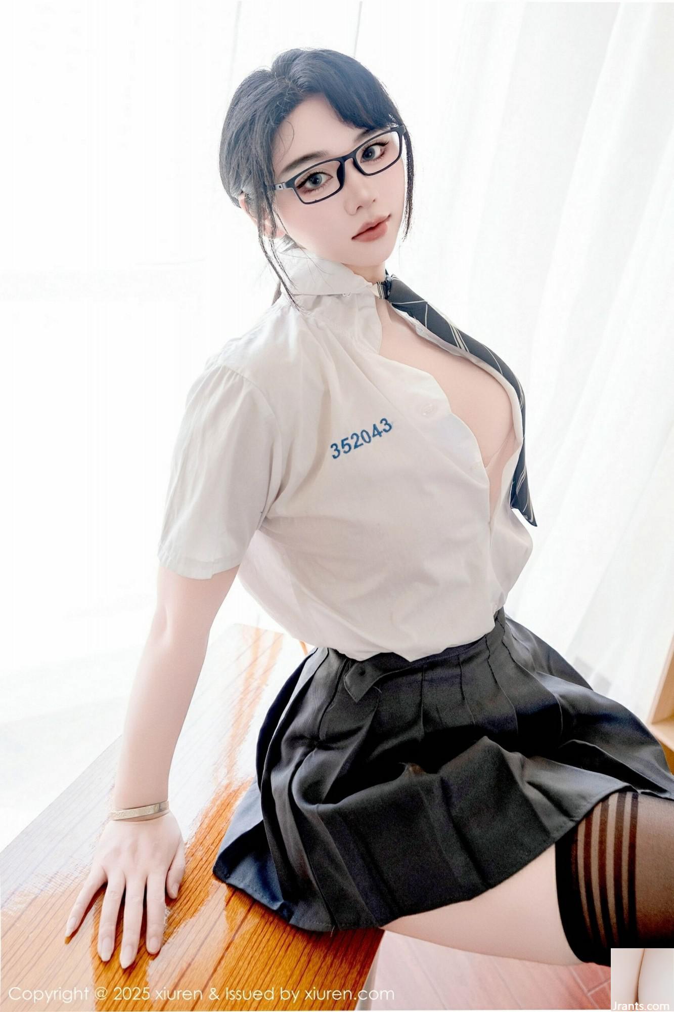 ((XiuRen) 2025.07.10 No.10530 Xixi يحب تناول الفراولة النسخة الكاملة الصورة (86p)