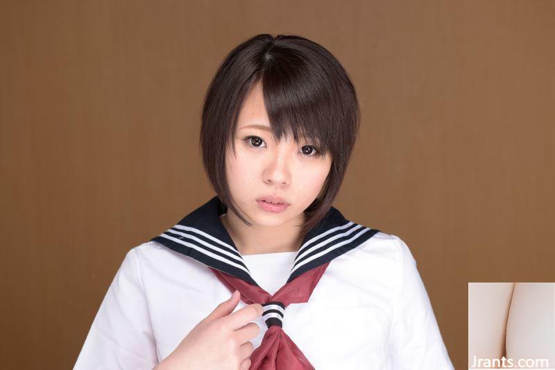 La fille étudiante tendre et en uniforme est en fait assiégée par tant de gens. Elle est une telle bête (19p)