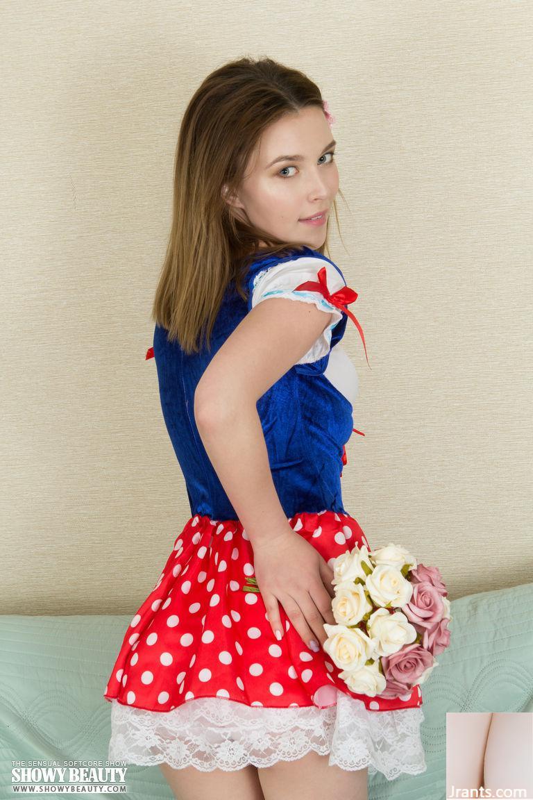 Netter Teen Stella legt einen Blumenstrauß nieder, bevor er nackt wird (20p)