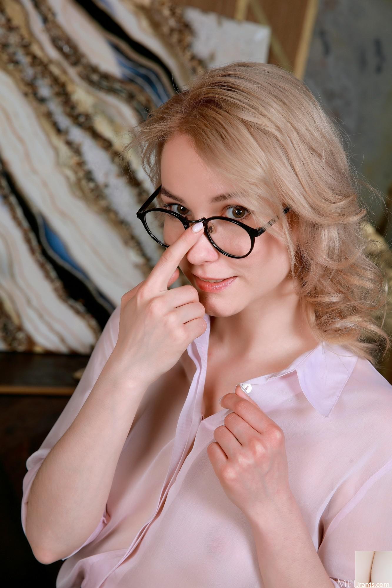 Polly White &#8211; دفتر خانه (105p)