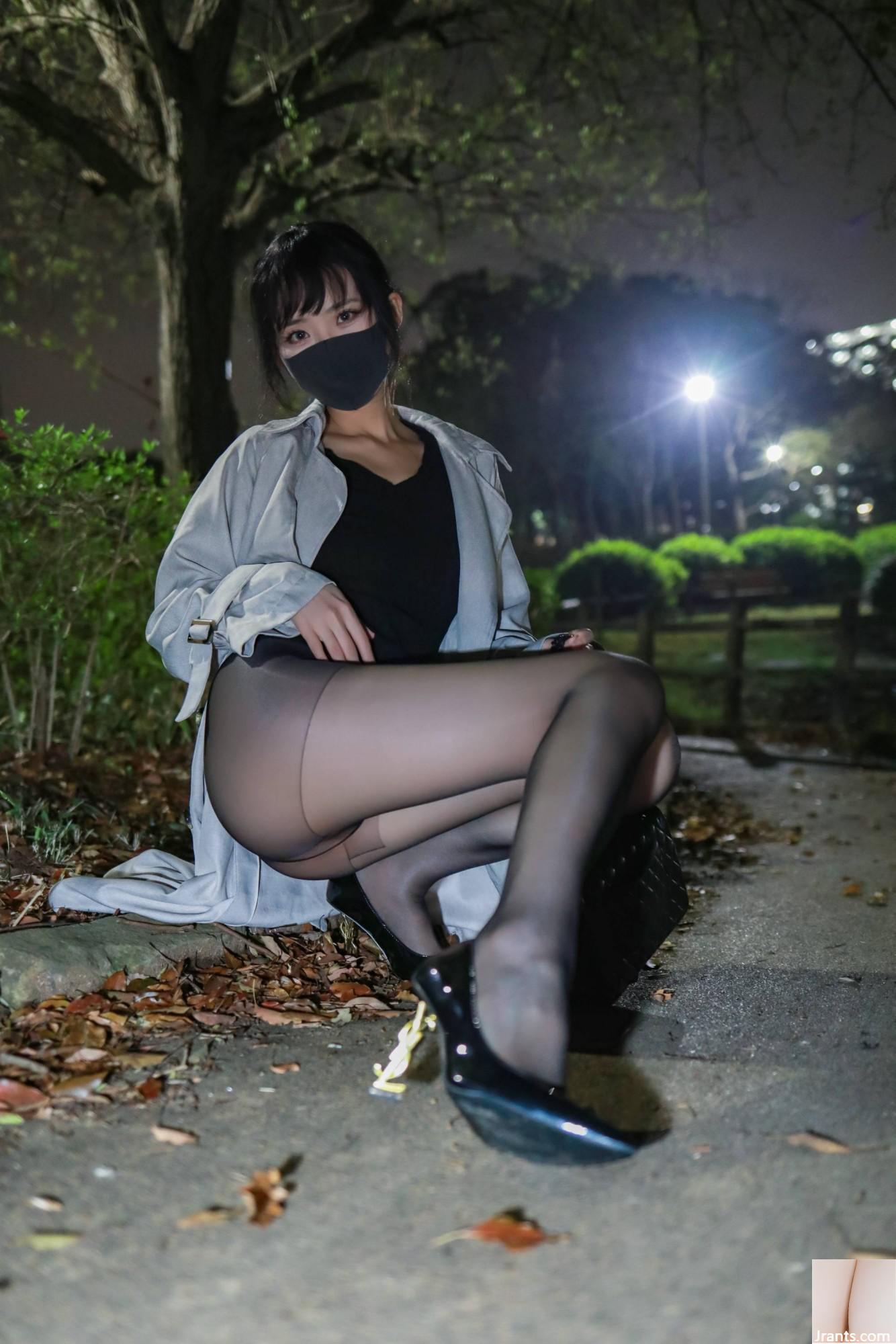 (Koleksi Online) Gadis Kesejahteraan Li Jia&#8217;s VIP Welfare Foto &#8220;Vacuum Black Silks&#8221; (65p)