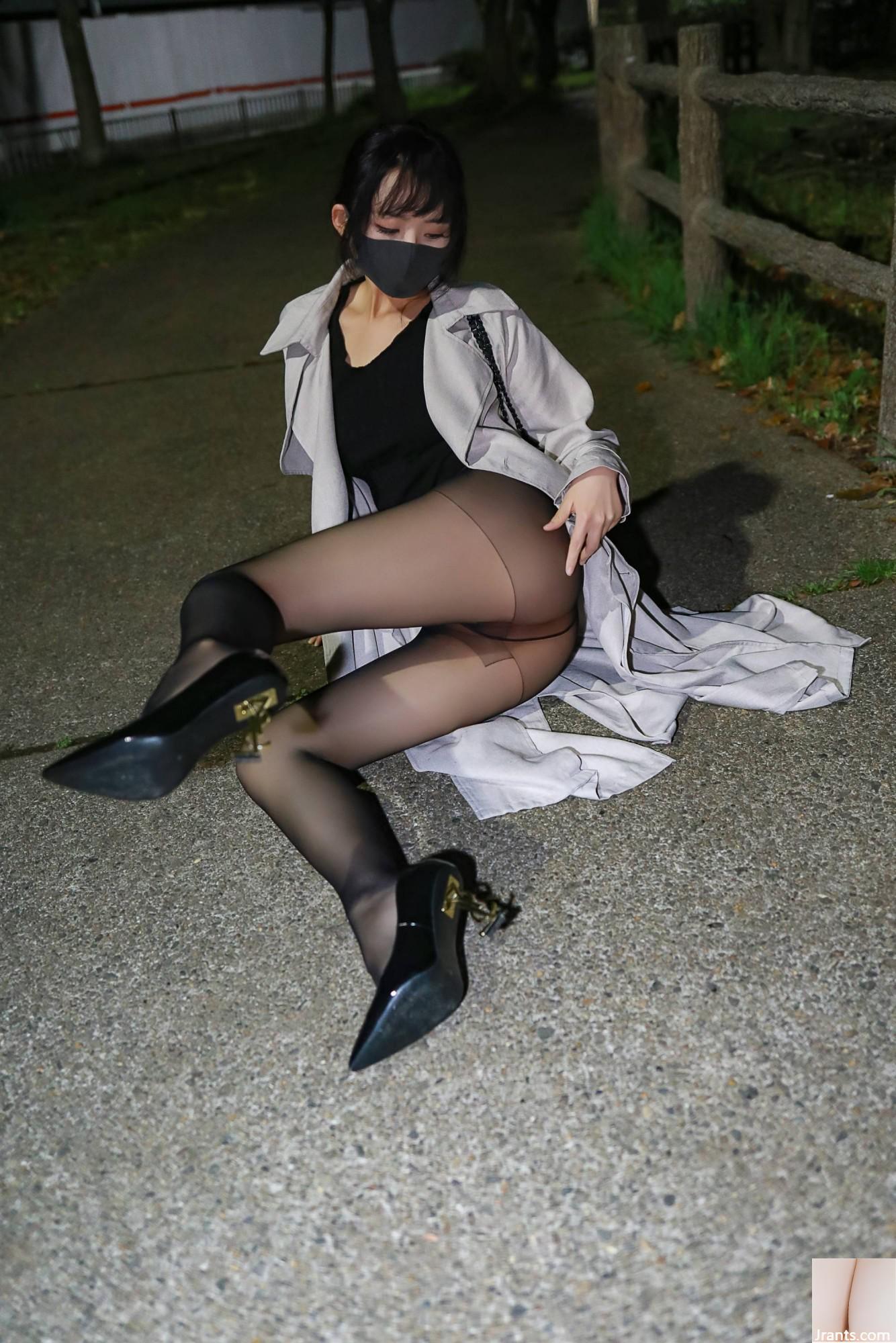 (Koleksi Online) Gadis Kesejahteraan Li Jia&#8217;s VIP Welfare Foto &#8220;Vacuum Black Silks&#8221; (65p)