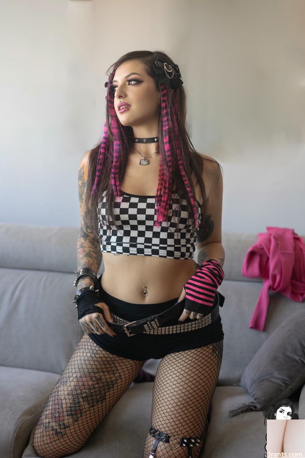 (Suicide Girls) 27 মে, 2025 &#8211; আলেসারোজ &#8211; ইমো ড্রিমস (64 পি)