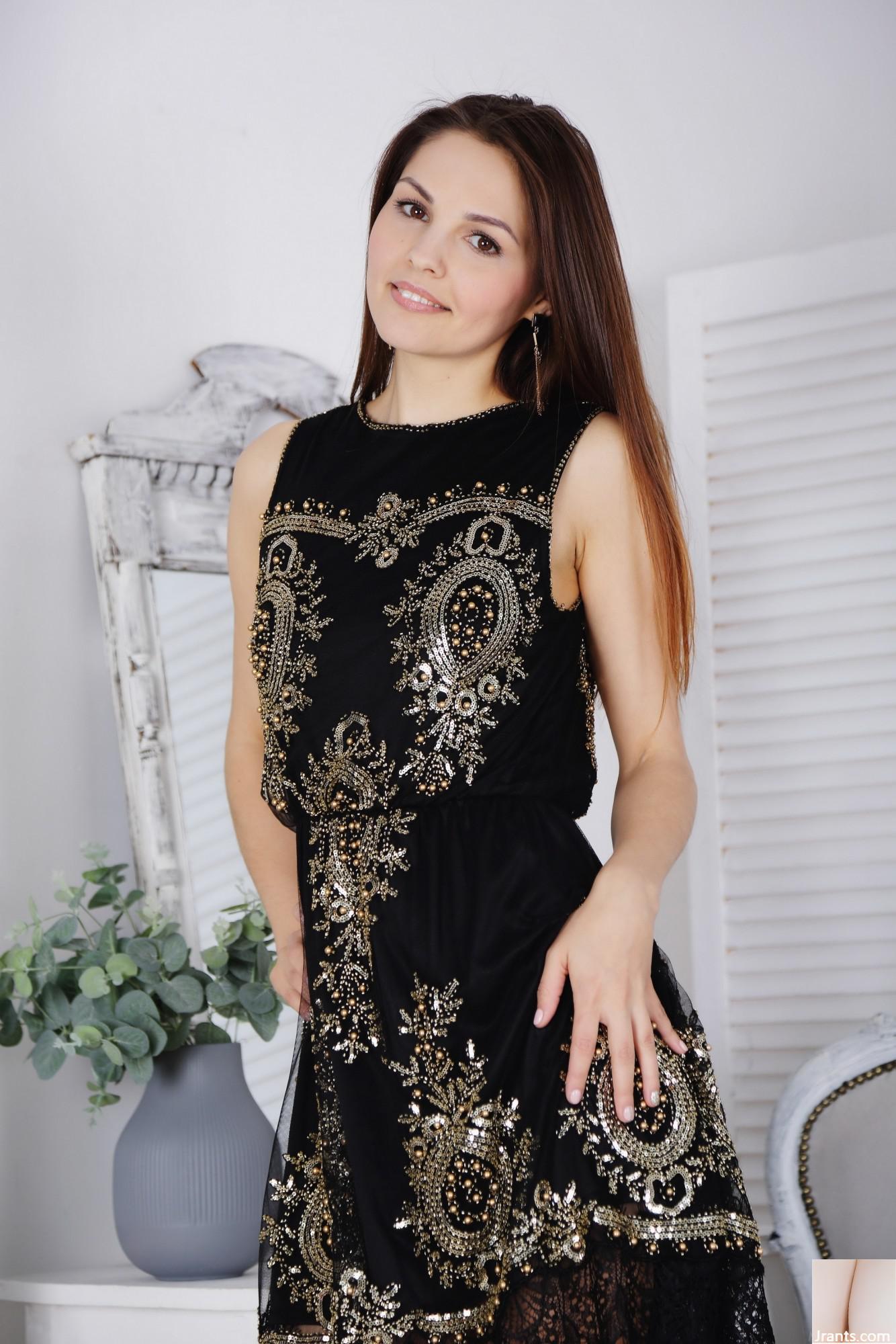 Alise Moreno &#8211; vestido preto (71p)