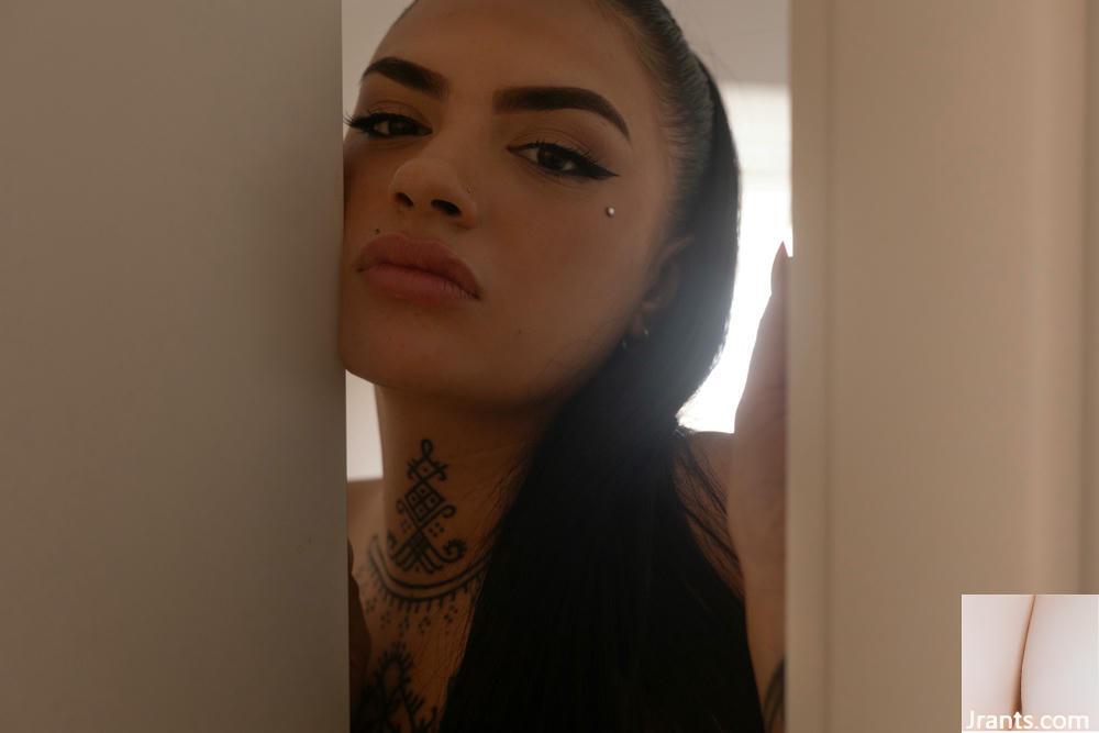 (Suicide Girls) 30 de maio de 2025 &#8211; RedBufflowmn &#8211; entre luz e histórias