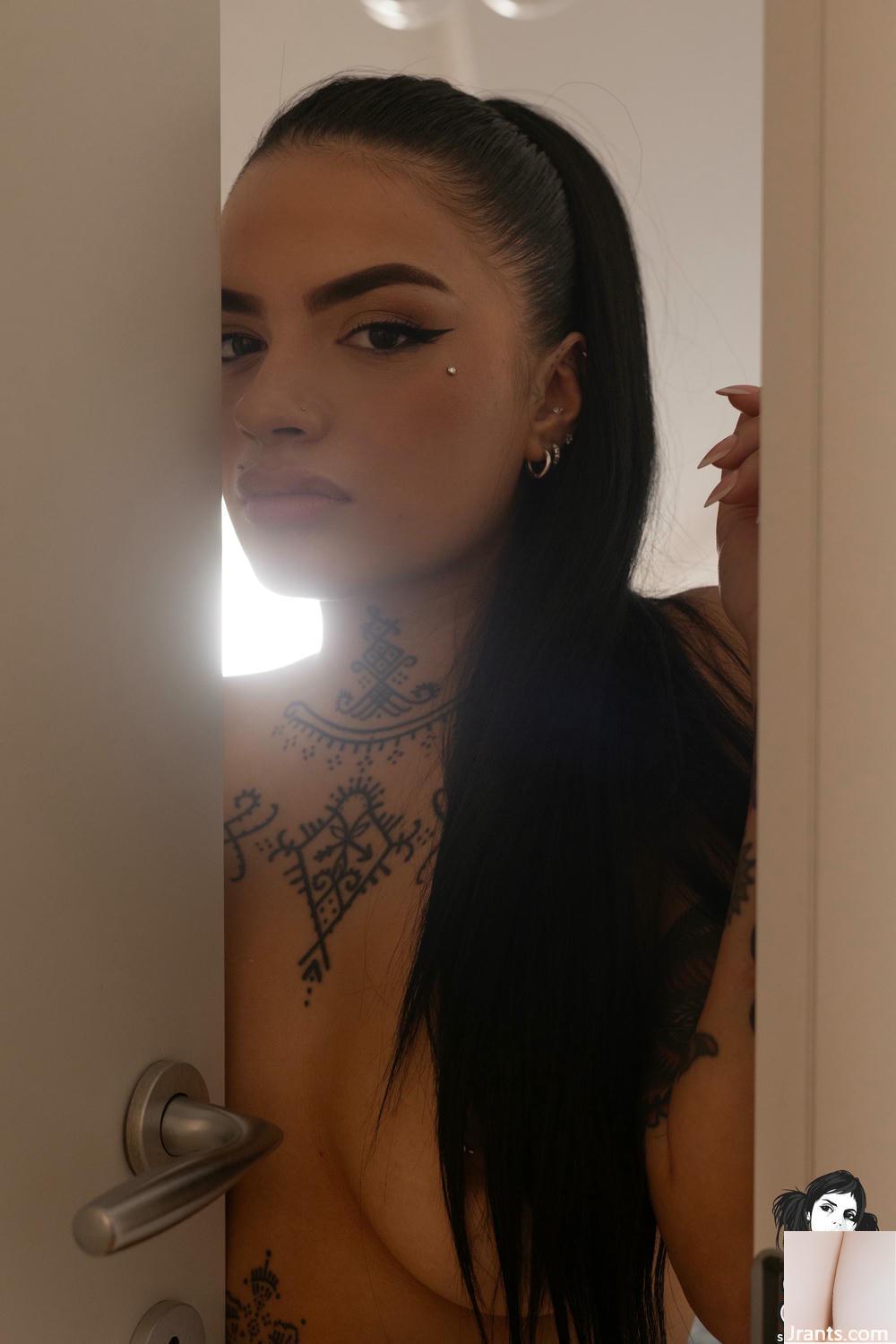 (Suicide Girls) 30 de maio de 2025 &#8211; RedBufflowmn &#8211; entre luz e histórias