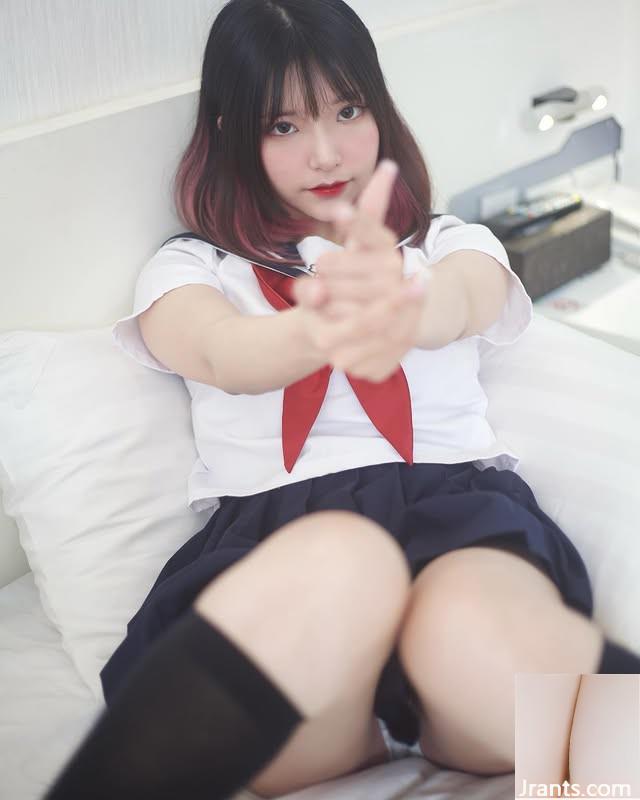 « Juyi » a des jambes blanches et tendres qui conduisent les pieds fous! « Sexy S Curve » + Strong Career Line « est si puissant (10p)