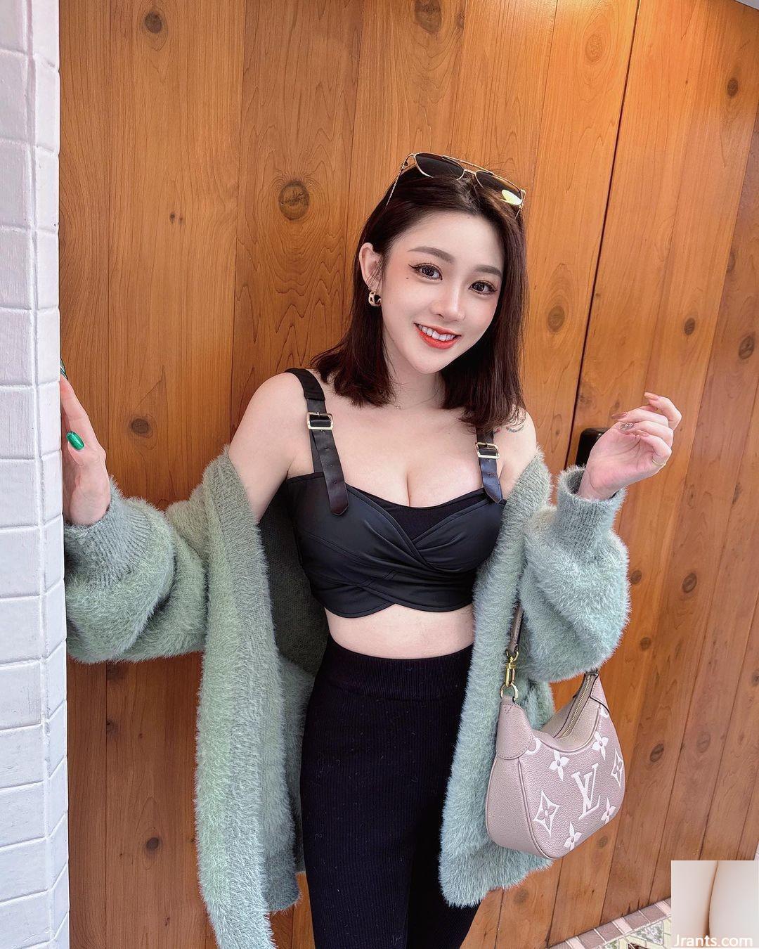 Sweet Model &#8220;Mila&#8221; não pode cobrir seus seios e cheio de figuras malignas e libertá -la (10p)