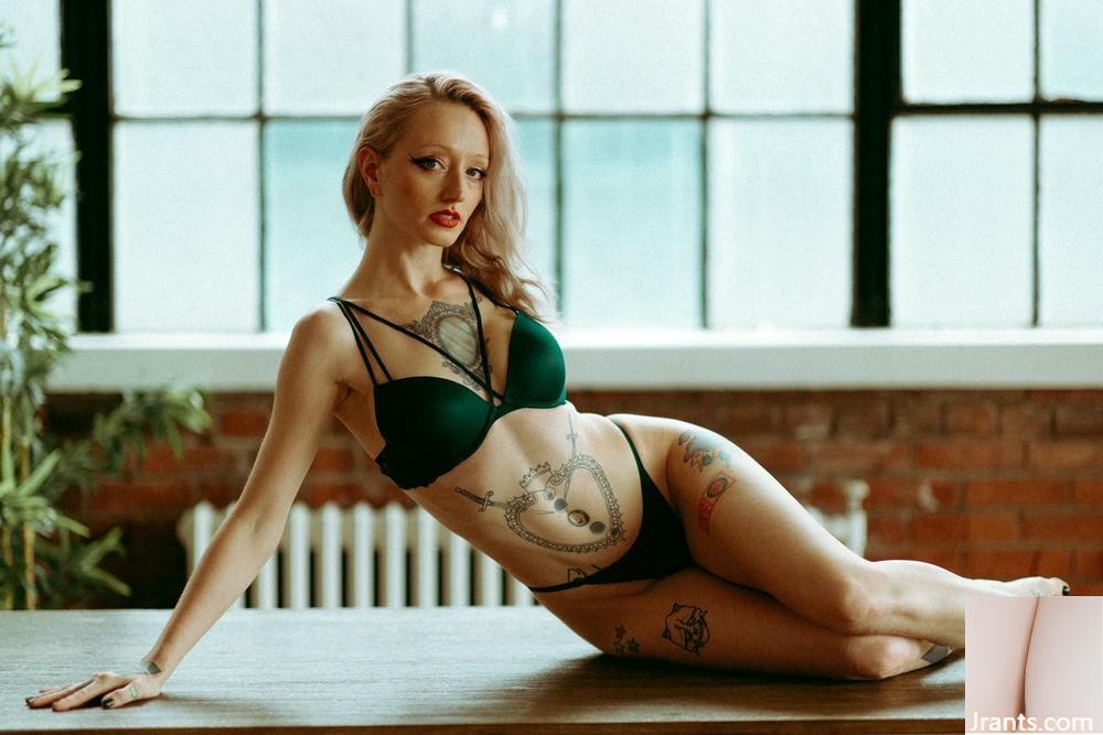 (Suicide Girls) 31 Mei 2025 &#8211; Noel &#8211; Morning Glory (45p)