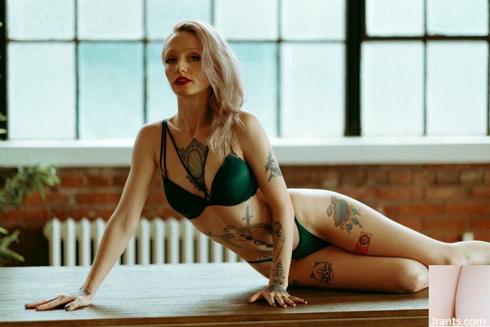 (Suicide Girls) 31 Mei 2025 &#8211; Noel &#8211; Morning Glory (45p)