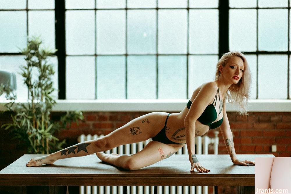 (Suicide Girls) 31 Mei 2025 &#8211; Noel &#8211; Morning Glory (45p)