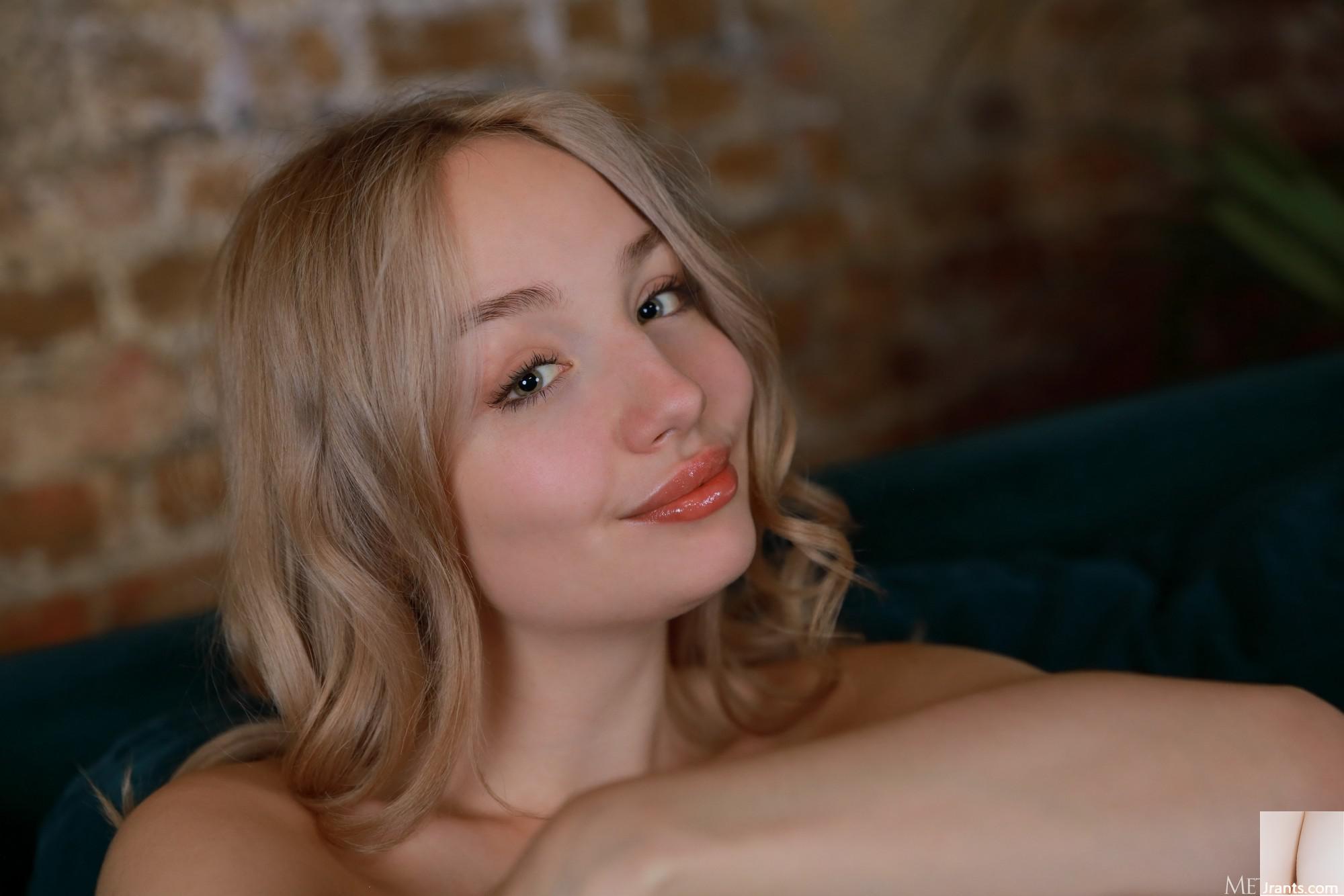 Daria Sento &#8211; Velvet and Bricks (113p)