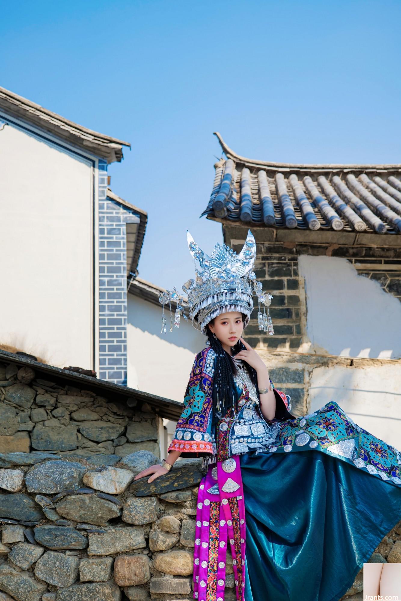 (Tubuh Manusia Model Nasional) Nnian&#8221;Miaojiang Girl&#8221; (50p)