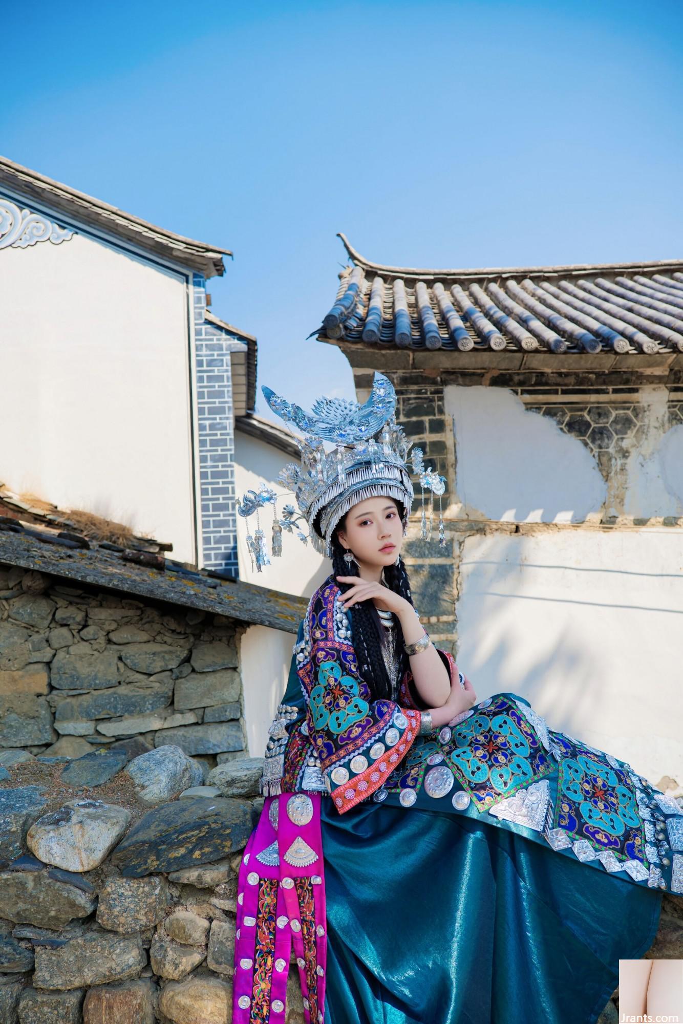 (Tubuh Manusia Model Nasional) Nnian&#8221;Miaojiang Girl&#8221; (50p)