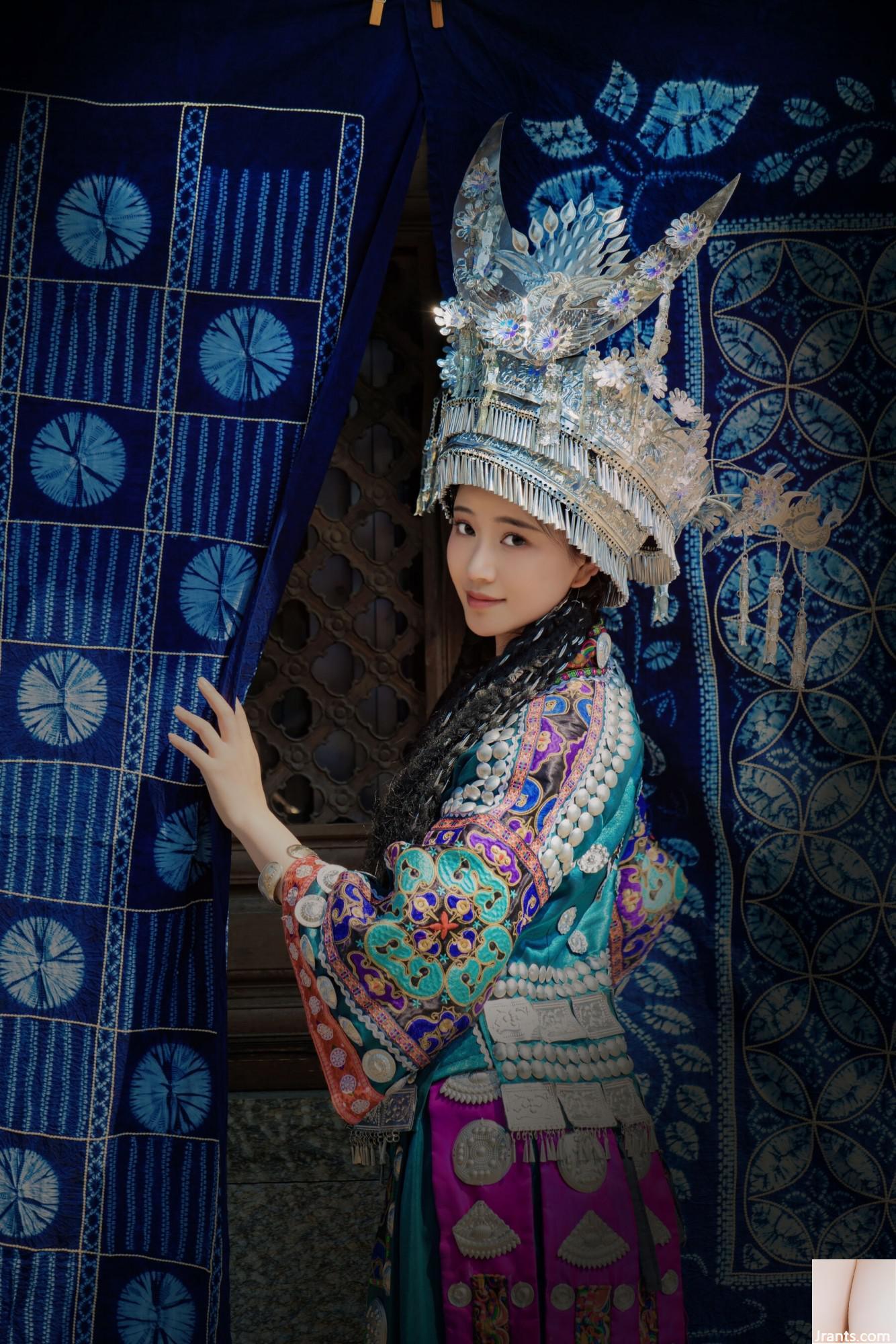 (Tubuh Manusia Model Nasional) Nnian&#8221;Miaojiang Girl&#8221; (50p)
