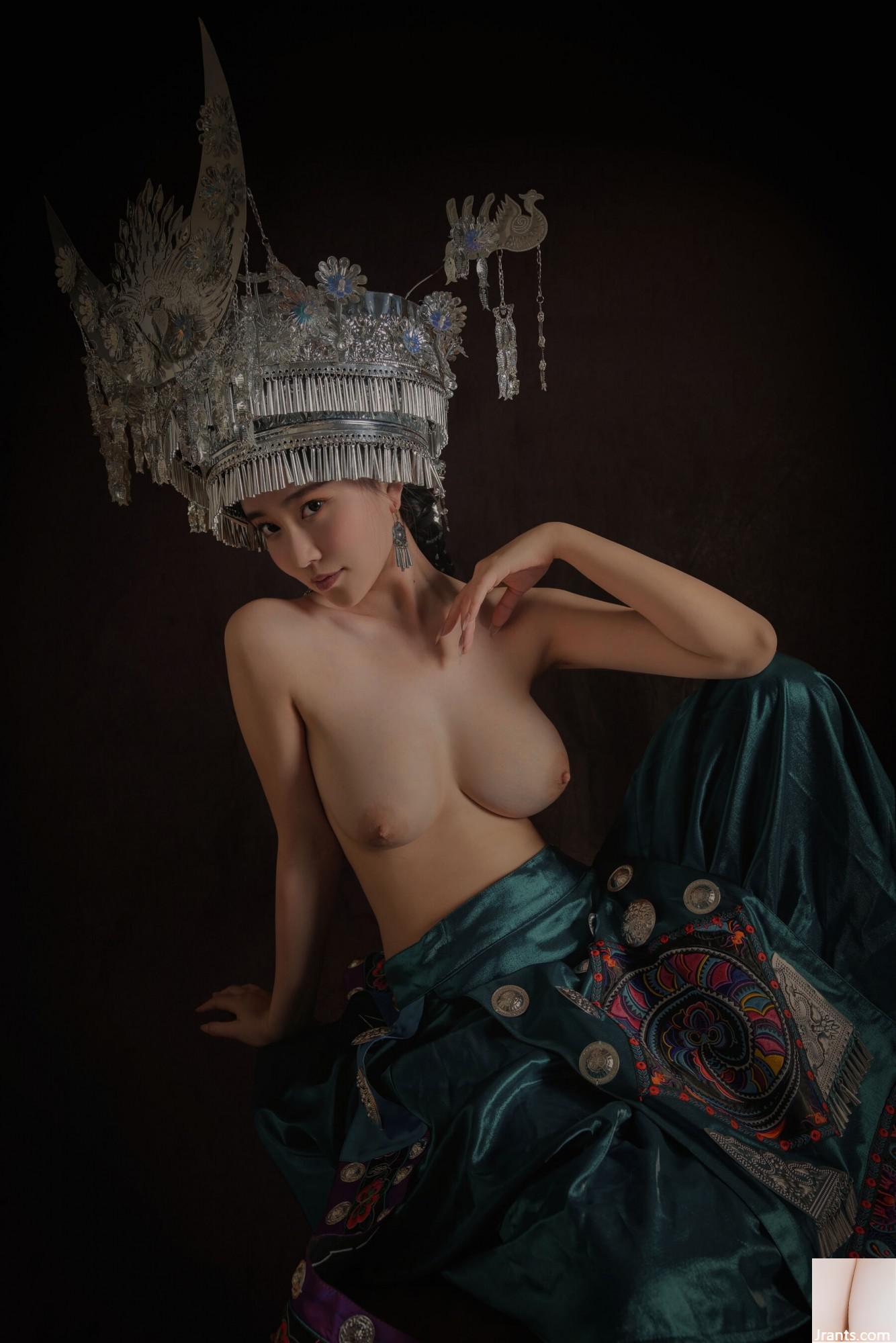 (Tubuh Manusia Model Nasional) Nnian&#8221;Miaojiang Girl&#8221; (50p)