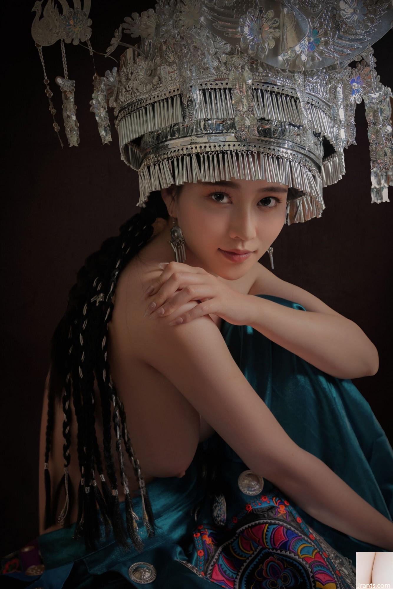 (Tubuh Manusia Model Nasional) Nnian&#8221;Miaojiang Girl&#8221; (50p)