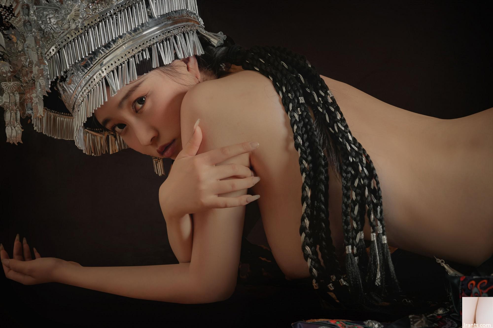 (Tubuh Manusia Model Nasional) Nnian&#8221;Miaojiang Girl&#8221; (50p)