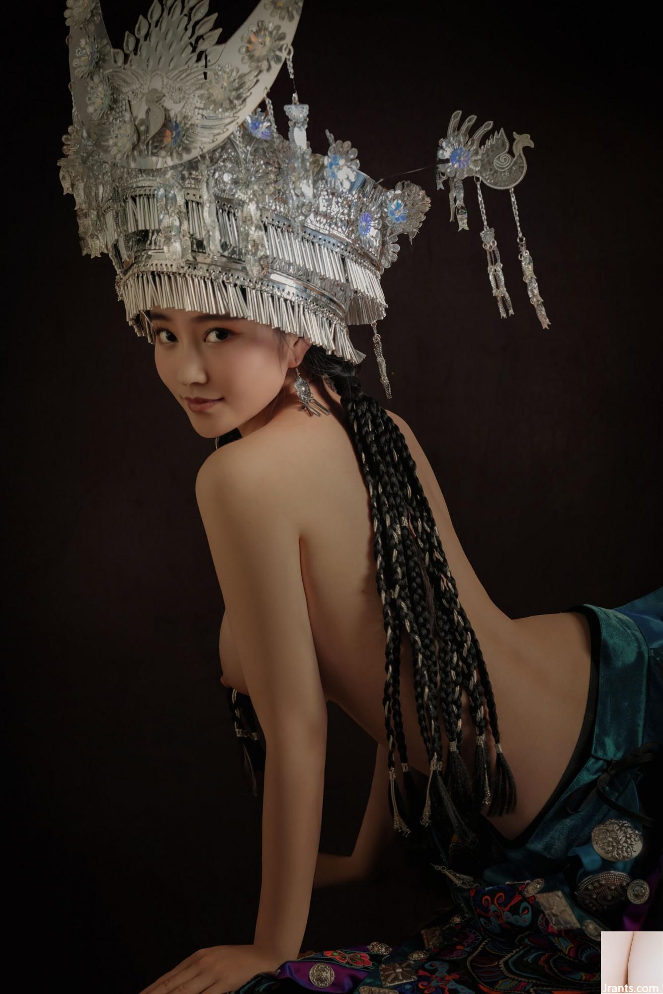 (Tubuh Manusia Model Nasional) Nnian&#8221;Miaojiang Girl&#8221; (50p)