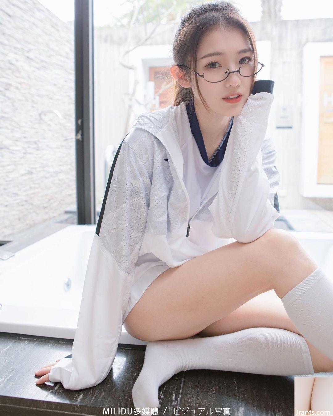 أجمل فتاة &#8220;Hua Qiaojuan&#8221; لها بشرة عادلة وجسم ناعم رائع (9p)