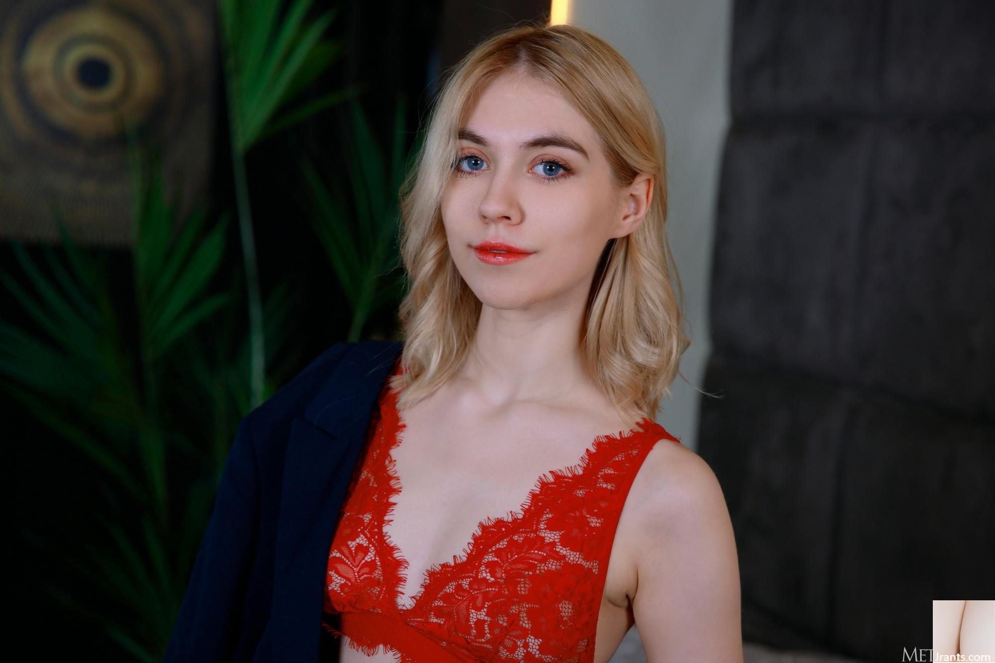 Mia Muse &#8211; Ready to Pounce (103p)