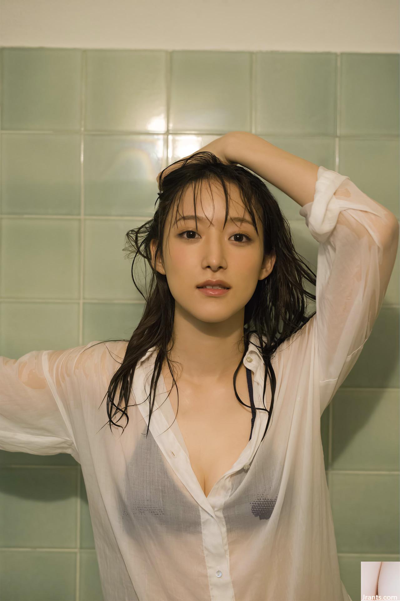 (Yamazaki あ imi) corps juste, bonne faute, dégage un tempérament élégant (17p)