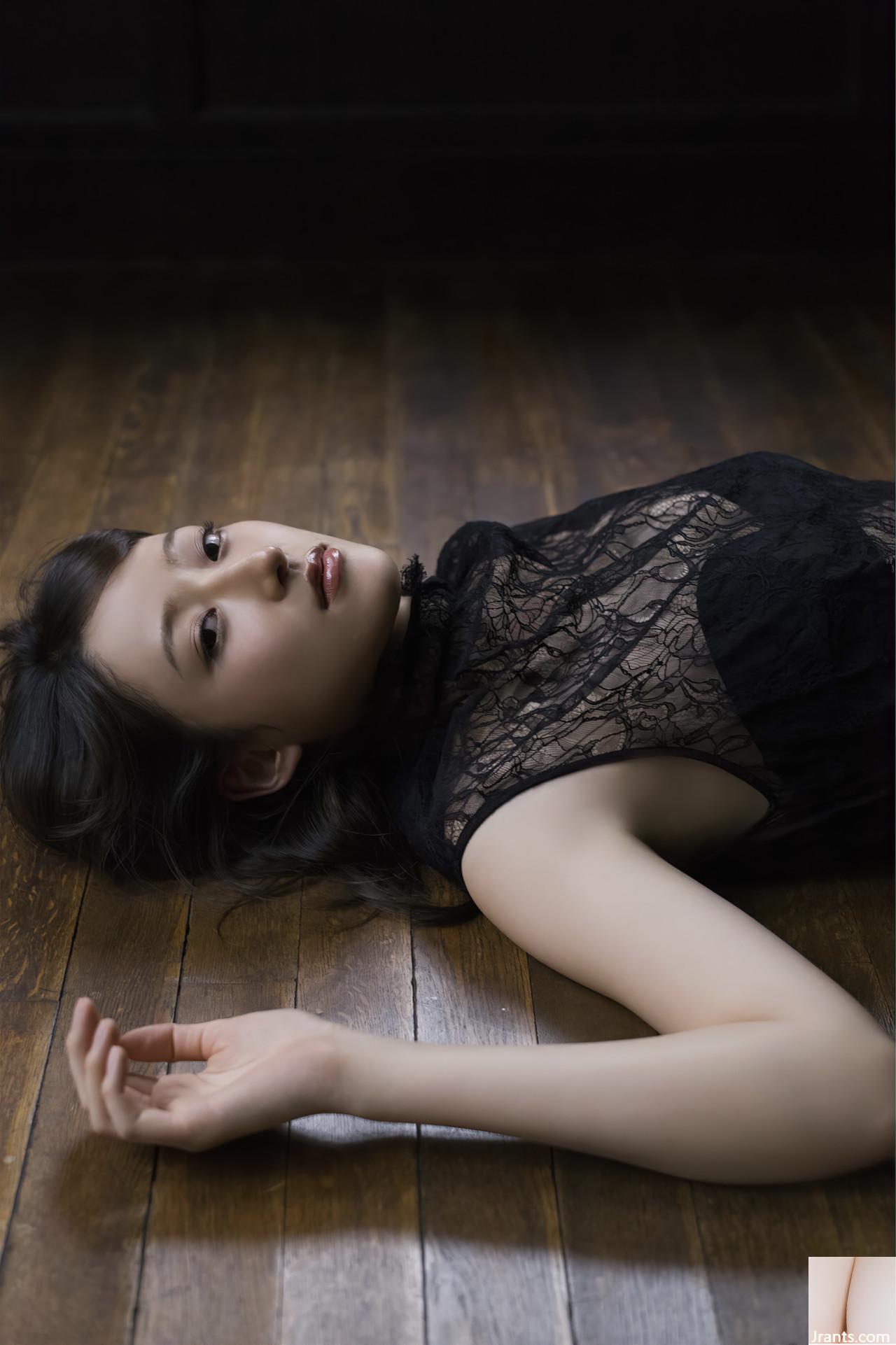 (Yamazaki あ imi) corps juste, bonne faute, dégage un tempérament élégant (17p)