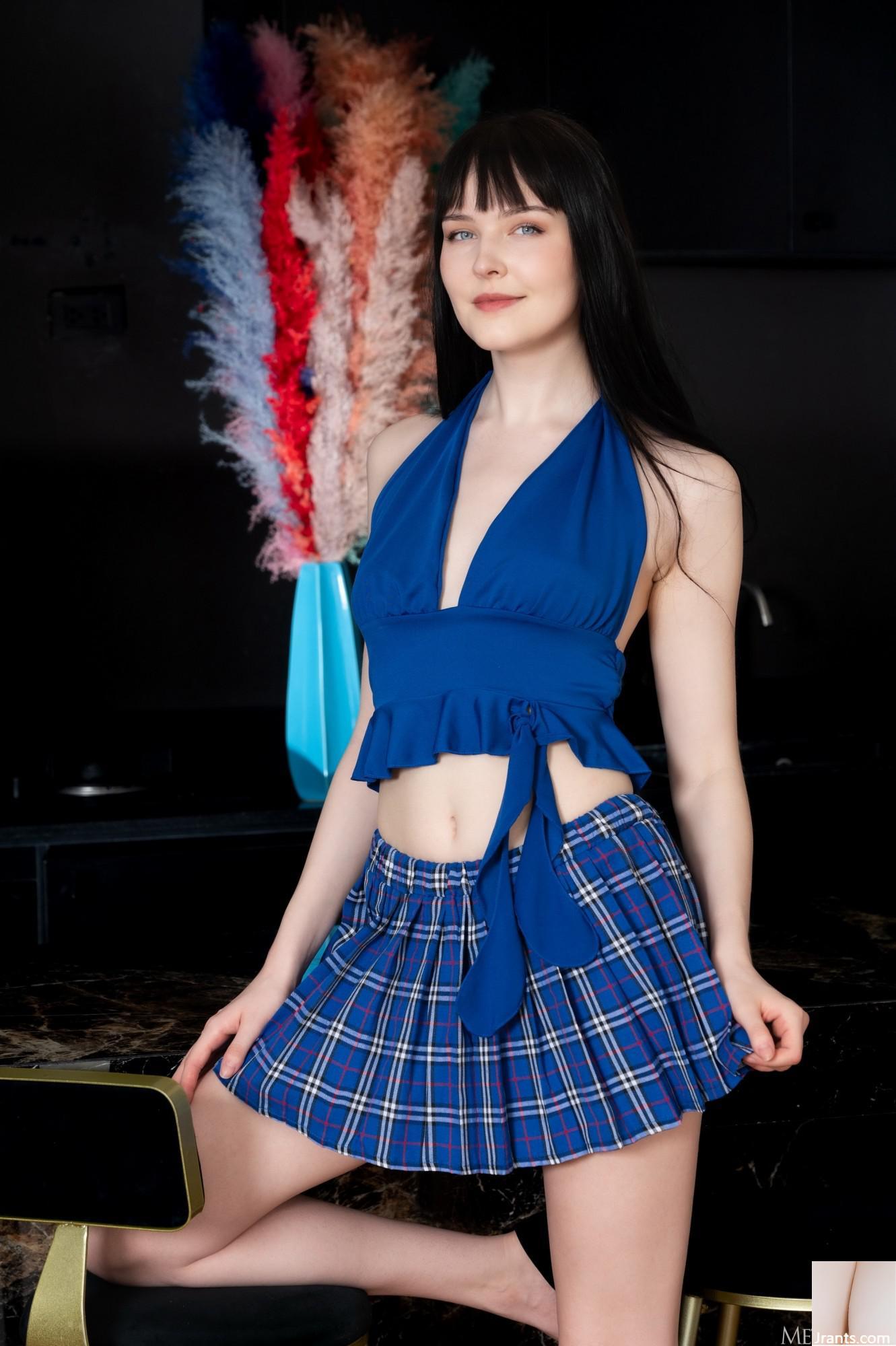 Amelia Riven &#8211; Blue Plaid (102p)