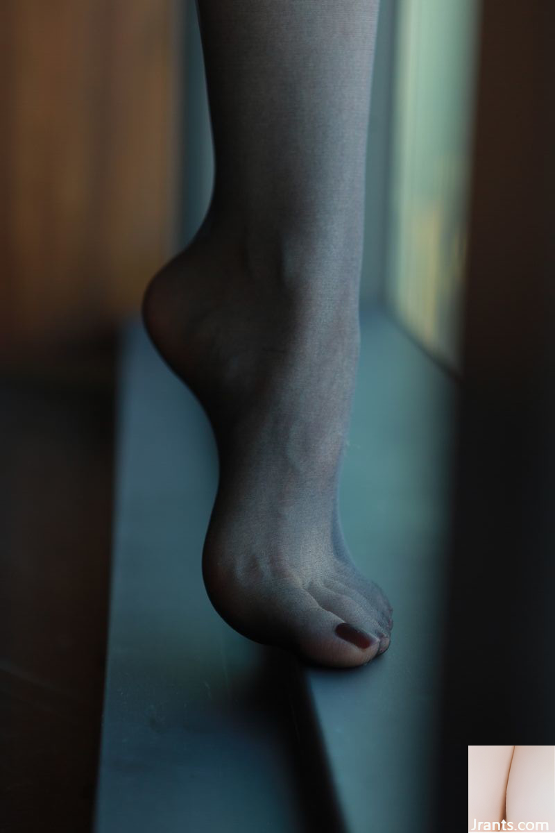 সিয়া মাছ খায় না &#8211; উঁচু হিল সিল্কের পা