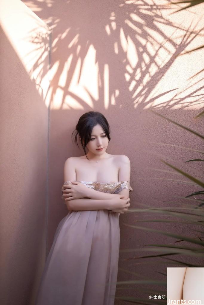Caviar Fish Strap Boobs Woman (101p)