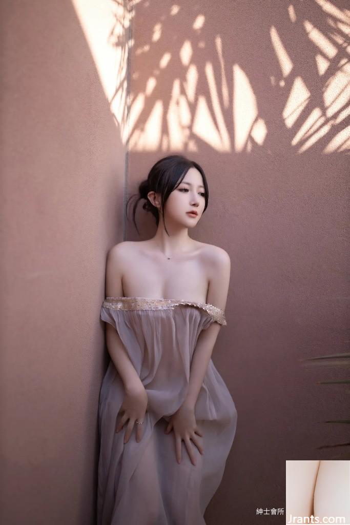 Caviar Fish Strap Boobs Woman (101p)