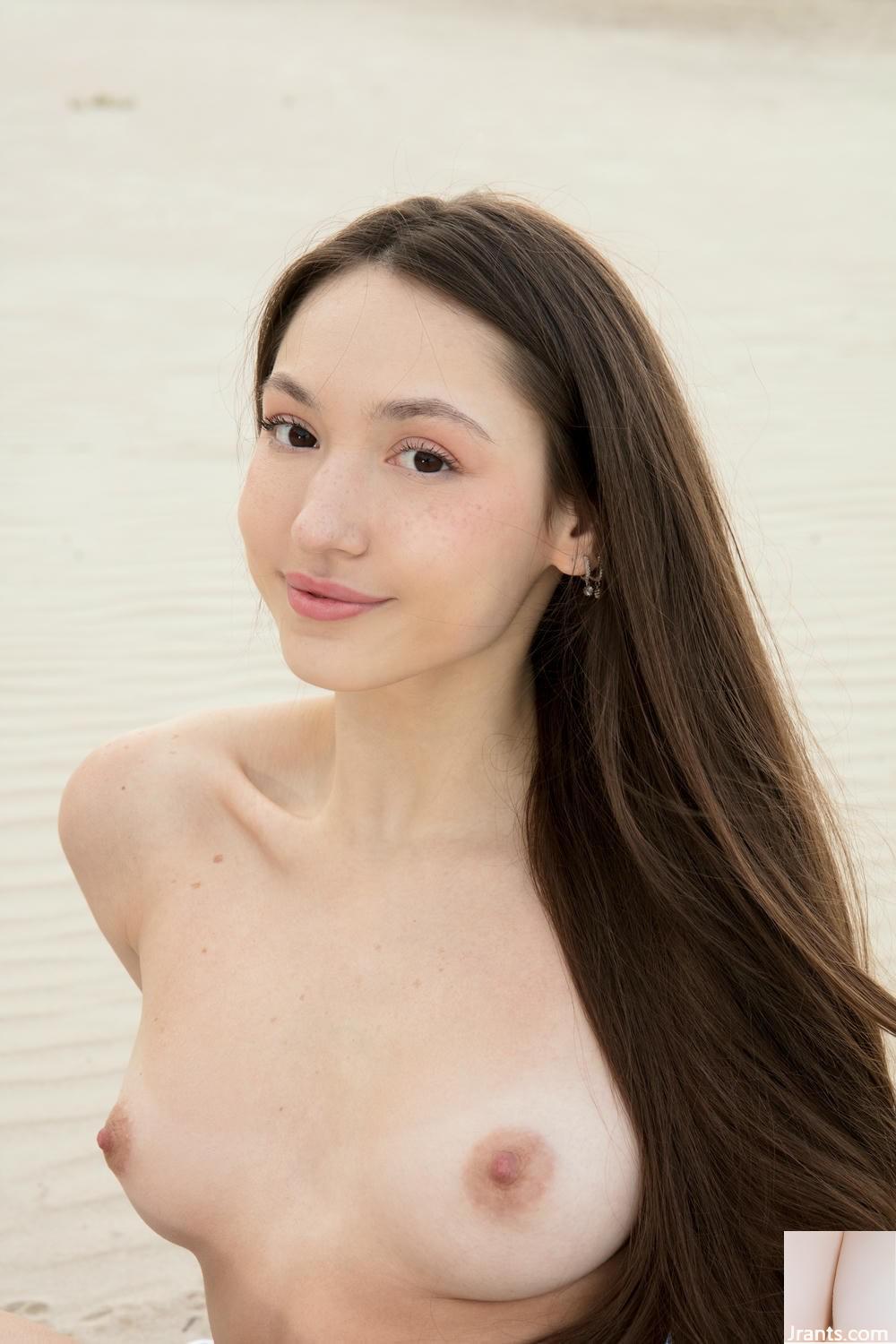 (MetArt) 04 ژوئن 2025 &#8211; Ramona Barlowe &#8211; روز ساحل (121p)