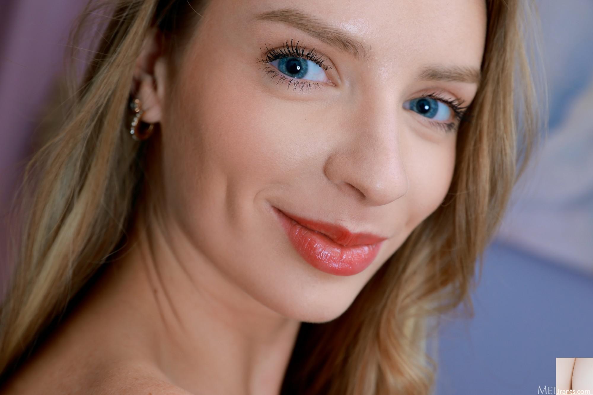 Brittany Bare &#8211; Radiant (109p)