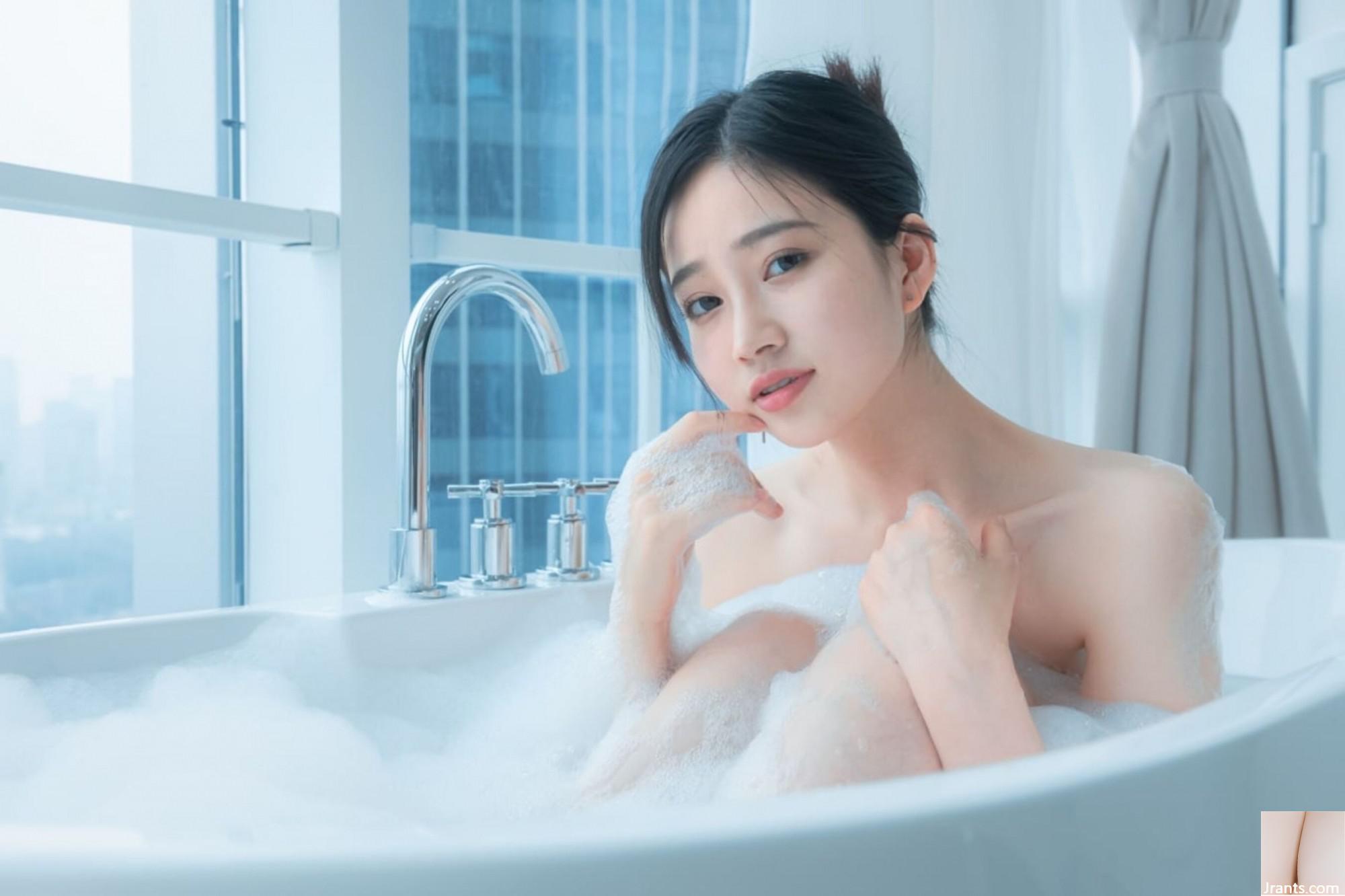 (Tubuh Manusia Model Nasional) Nnian&#8221;Love Bubble&#8221; (31p)