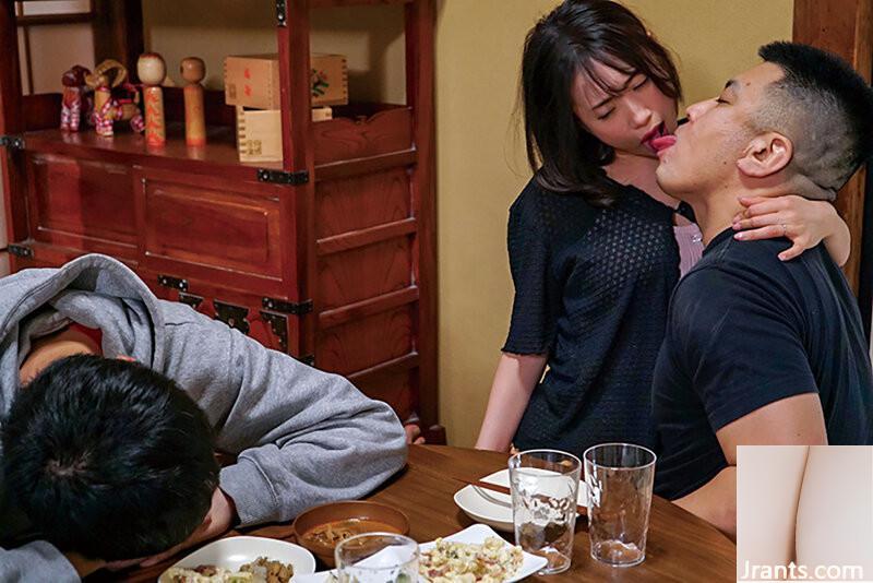Nagase Asami: Dans la maison de ses parents, où elle fait actuellement revivre une maison vide, sa femme est séduite par un homme avec une grosse bite dure à la campagne &#8230; (21p)