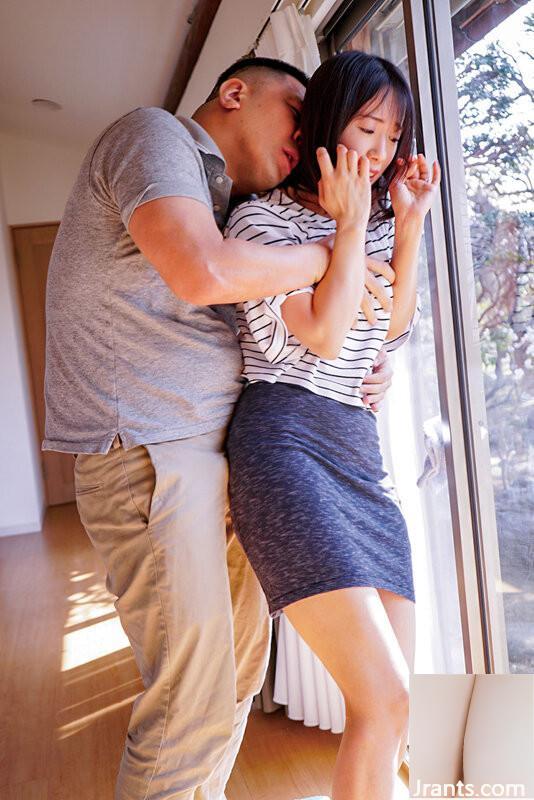 Nagase Asami: Dans la maison de ses parents, où elle fait actuellement revivre une maison vide, sa femme est séduite par un homme avec une grosse bite dure à la campagne &#8230; (21p)