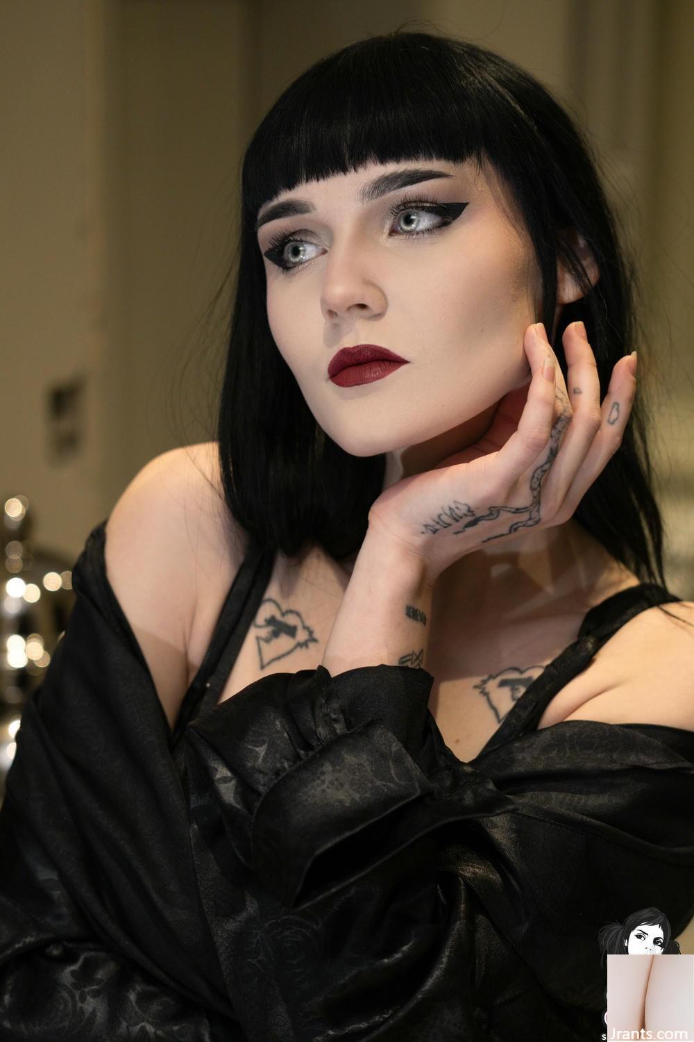 (Suicide Girls) 04 Haziran 2025 &#8211; Raziel &#8211; Solaryum (42p)